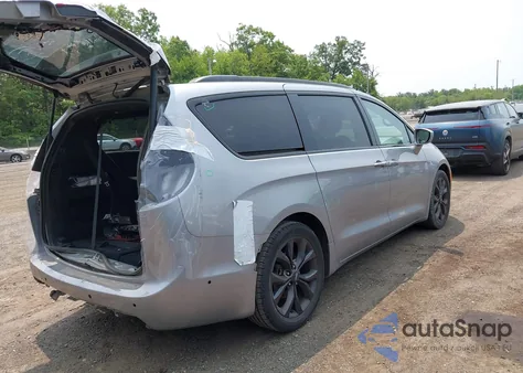 2018 Chrysler Pacifica Touring L Plus из США, поврежденный, VIN 2C4RC1EG3JR204342